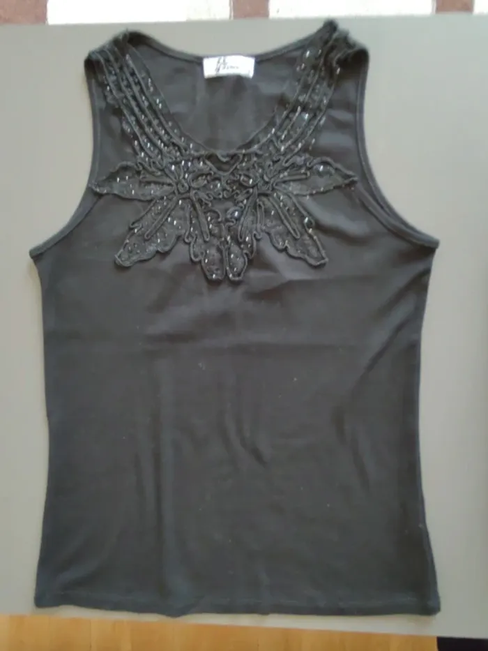 Débardeur Haut strass T. 38