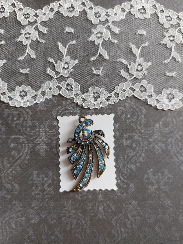 magnifique pendentif fantaisie couleur bronze avec strass bleu - photo numéro 4