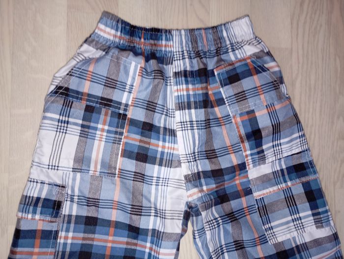Bermuda léger à carreaux bleus et gris clairs 
T. 8 ans - photo numéro 2