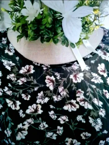 Blouse noire fleurie New Look Taille 46 Neuve