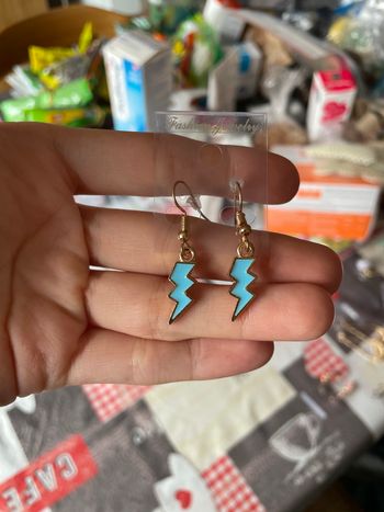 Boucles d’oreilles éclairs bleus