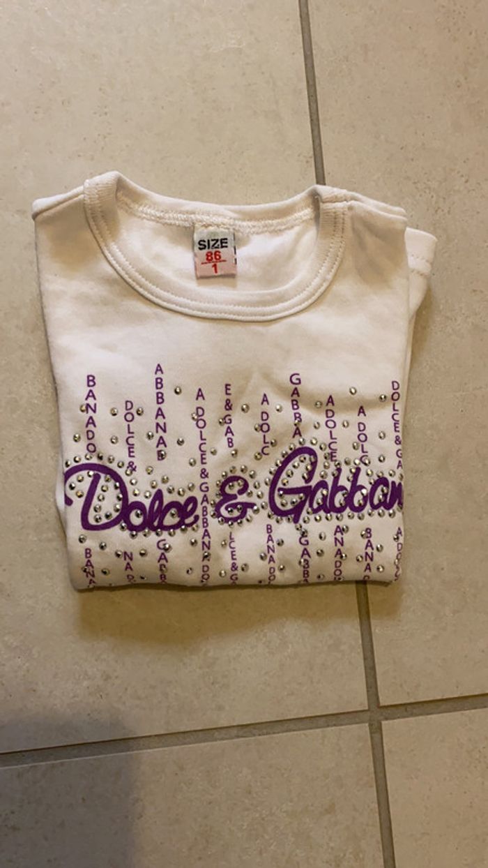 Taille 86 blanc motif violet et argenté . Neuf - photo numéro 4