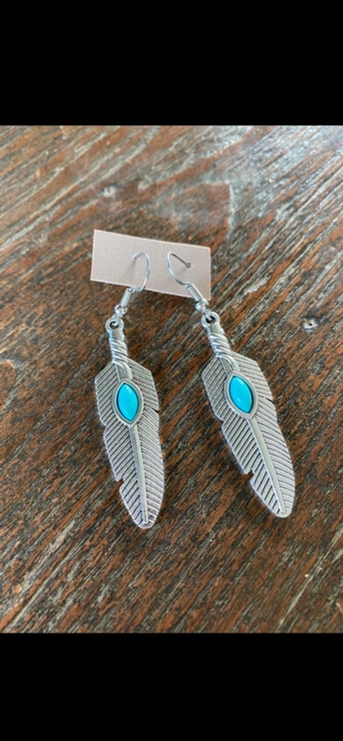 Magnifique paire de boucles d’oreilles avec plumes et turquoise - photo numéro 3