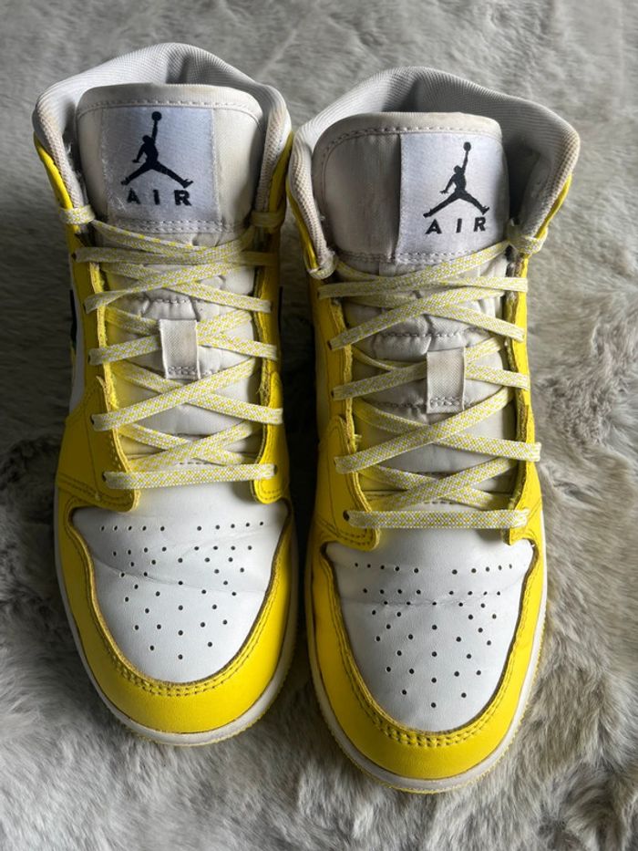 Basket Air Jordan 1 mid dynamic yellow. 🌼 - photo numéro 3