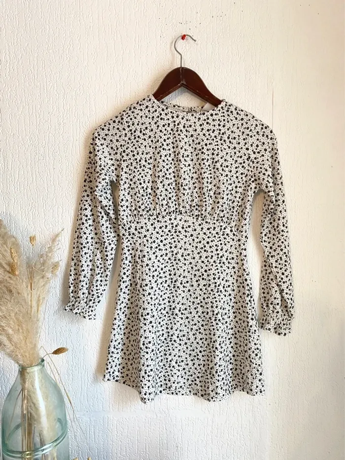 Robe Zara blanche fleurie noire 11-12 ans