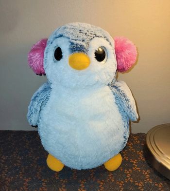 Grosse peluche pingouin