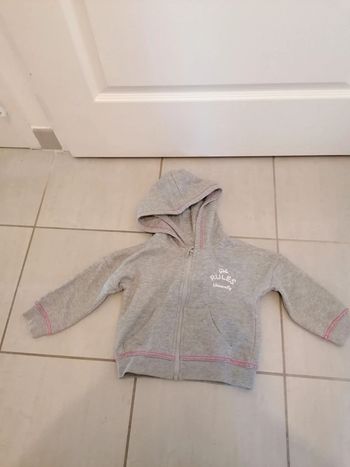Sweat zippé portée une fois comme neuve