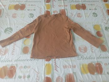 Tee shirt camel manches longues 8 ans Kiabi 1€ neuf
