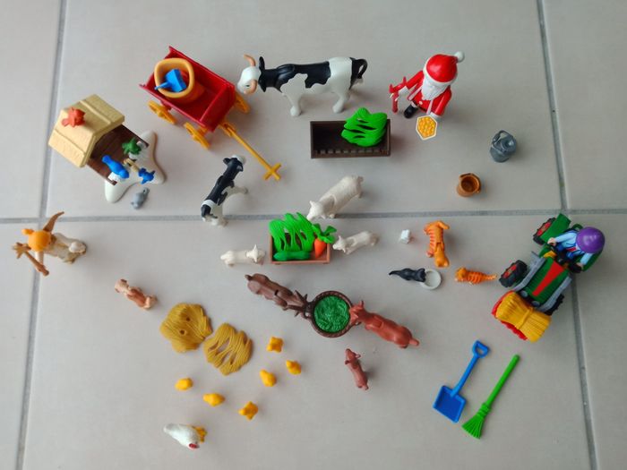 Playmobil Pièces du calendrier de l'Avent Père Noël à la ferme - photo numéro 2