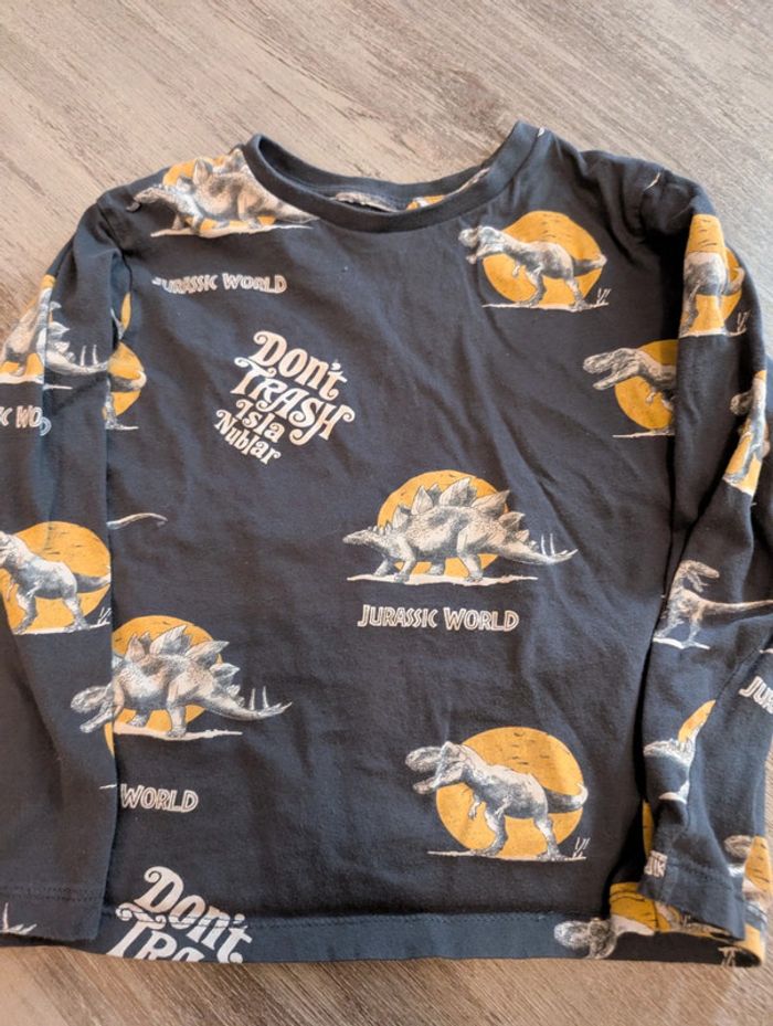 Lot t-shirts 5-6 ans Jurassic world - photo numéro 3