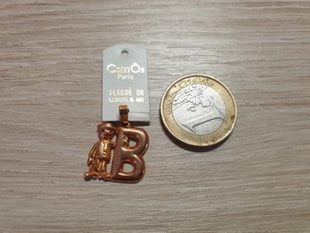 Sublime pendentif plaqué or neuf vintage