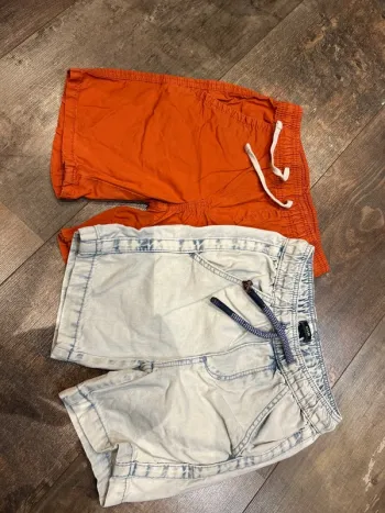 Lot shorts orange et jean