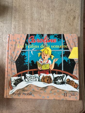 Livre rare - Caroline Les 7 câlins de la semaine (Lune lit bleu) album Pierre Probst Hachette