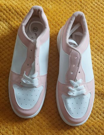 Baskets neuves, taille 39