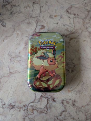 Pokémon mini tin évolution prismatique Pyroli