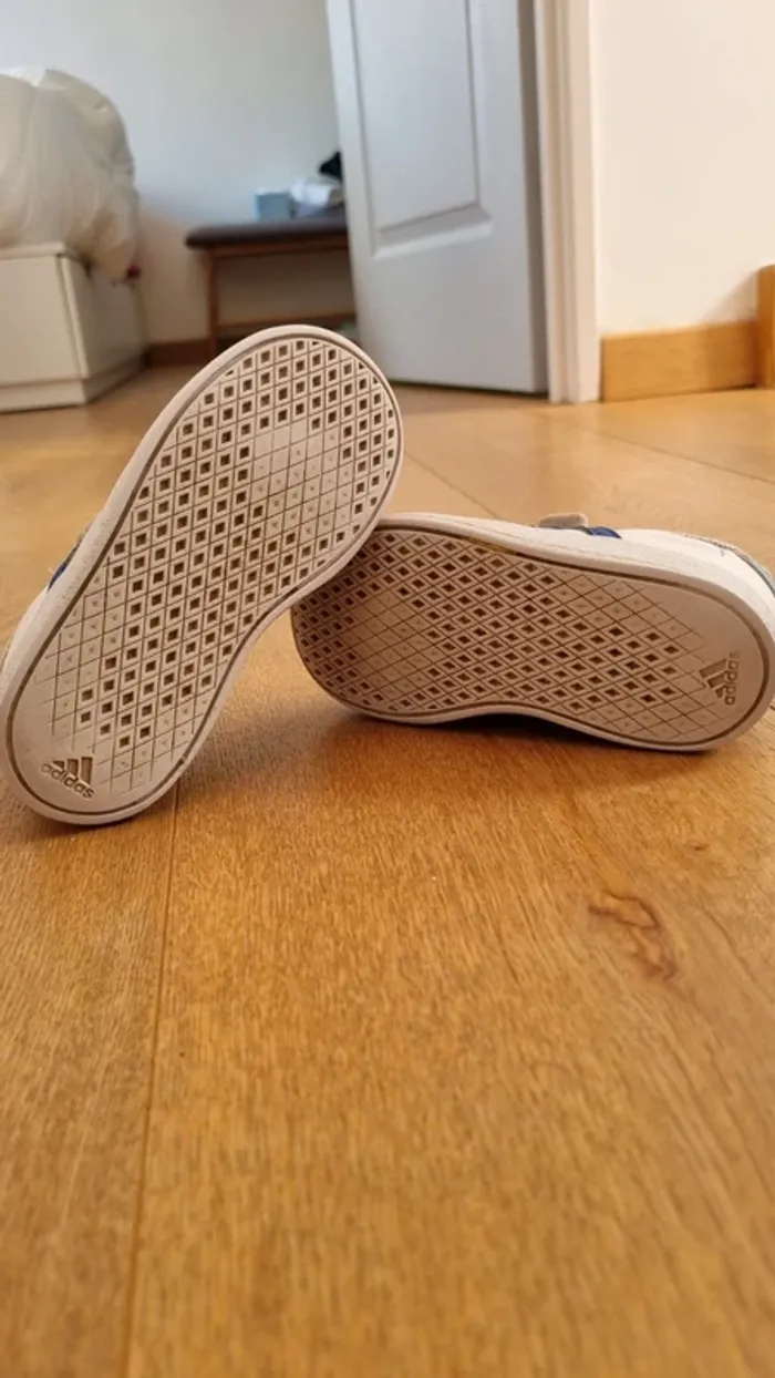 Baskets Adidas 23 - photo numéro 3