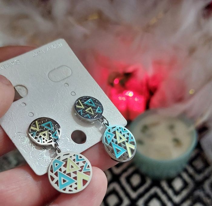 Magnifiques boucles d'oreilles neuves acier