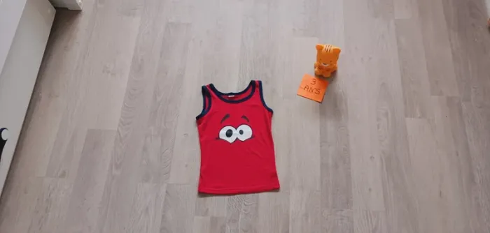 Débardeur rouge garçon, avec gros yeux, taille 98-104 cm, 3 ans
