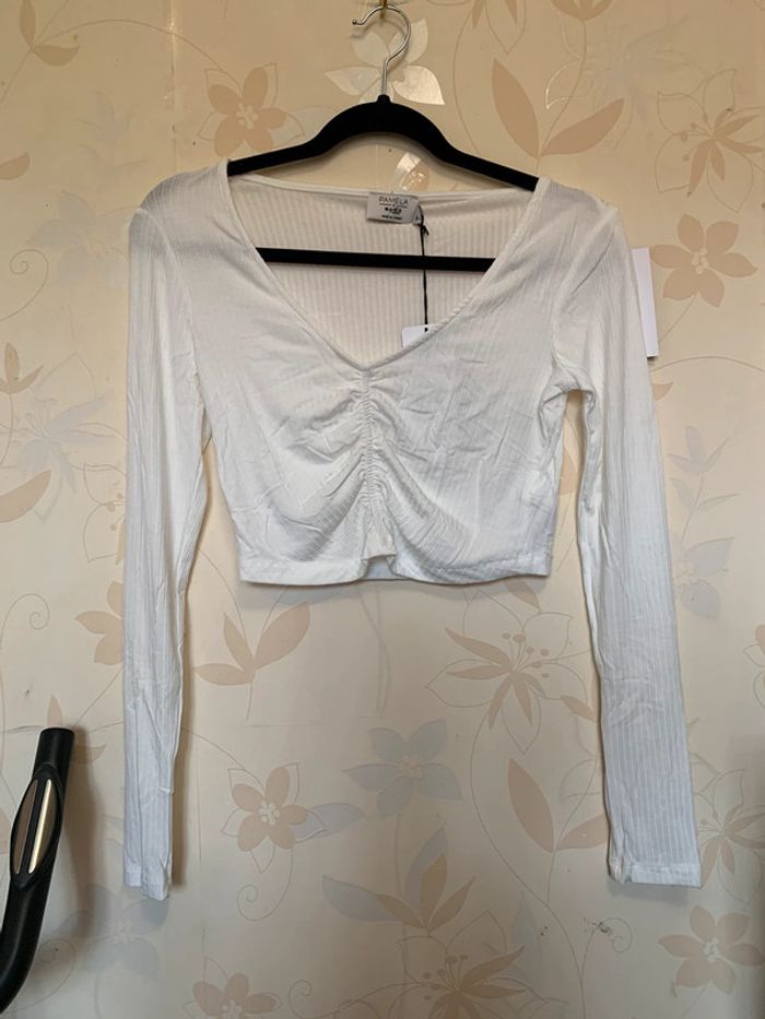 Crop top blanc Pamela x NA-KD - photo numéro 3