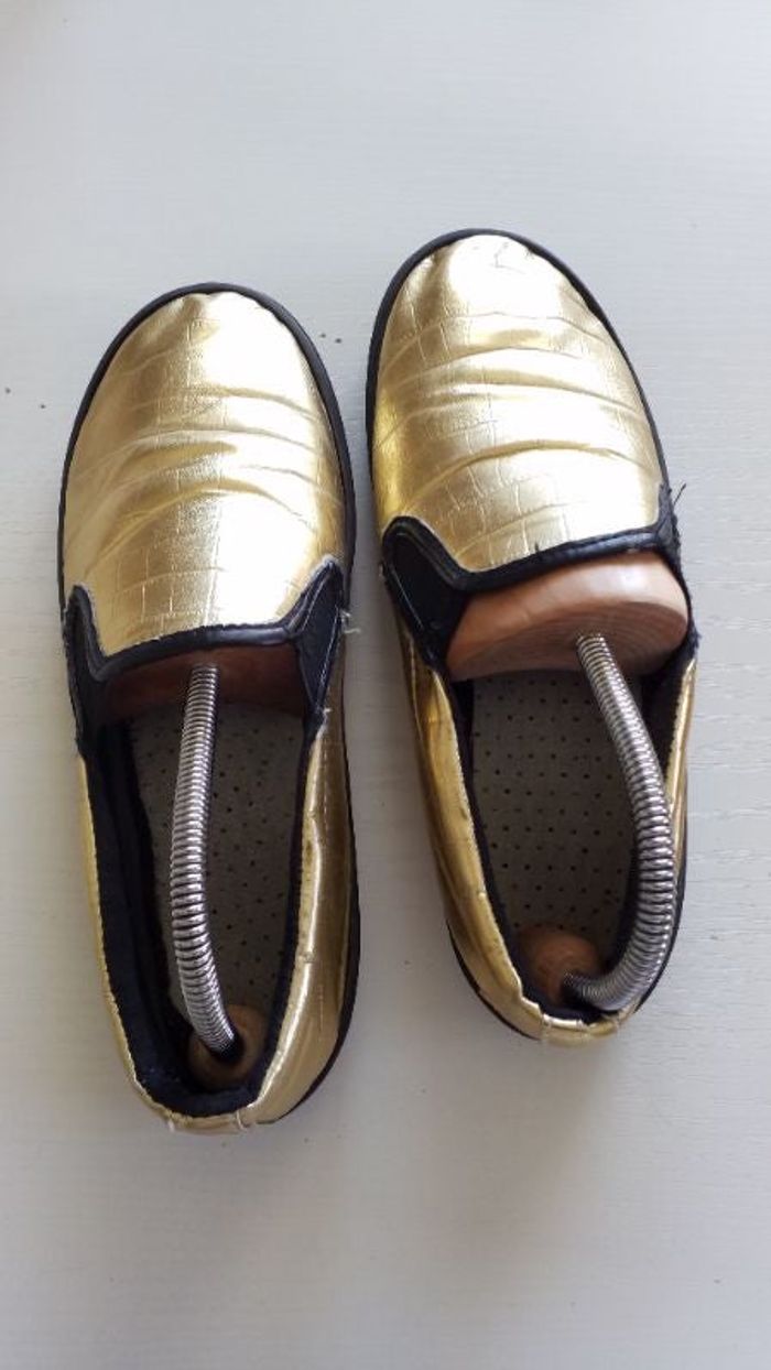 Jolie chaussures doré pointure 40