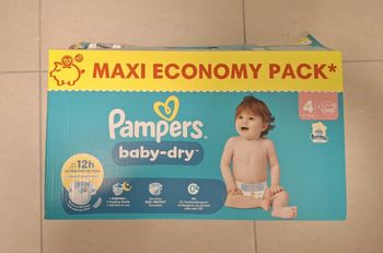 Lot de couches Pampers Baby-Dry taille 4 et 4+