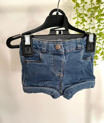 Très beau short en jean pour bébé fille