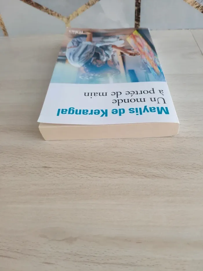 Livre poche un monde à portée de main Kerangal - photo numéro 4