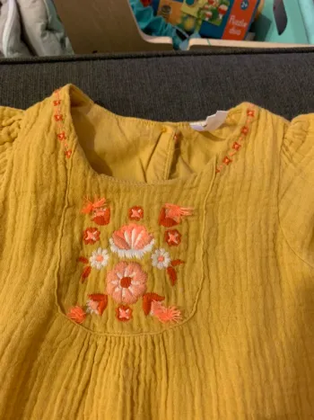 Robe jaune neuve