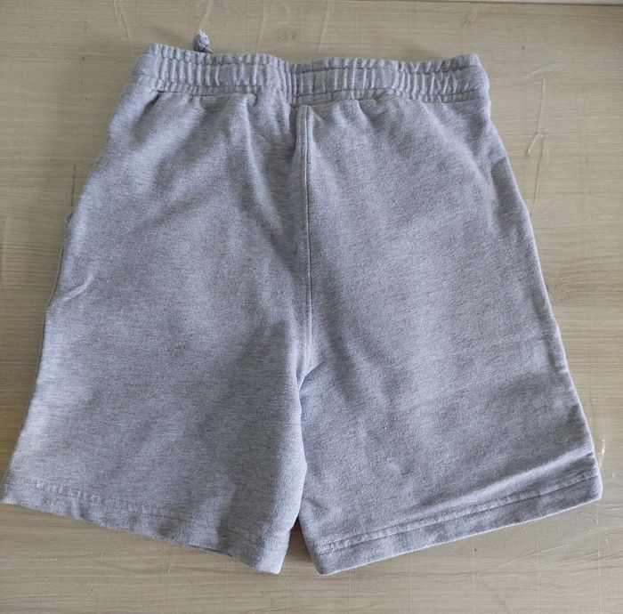 Short gris garçon 7/8ans - photo numéro 3