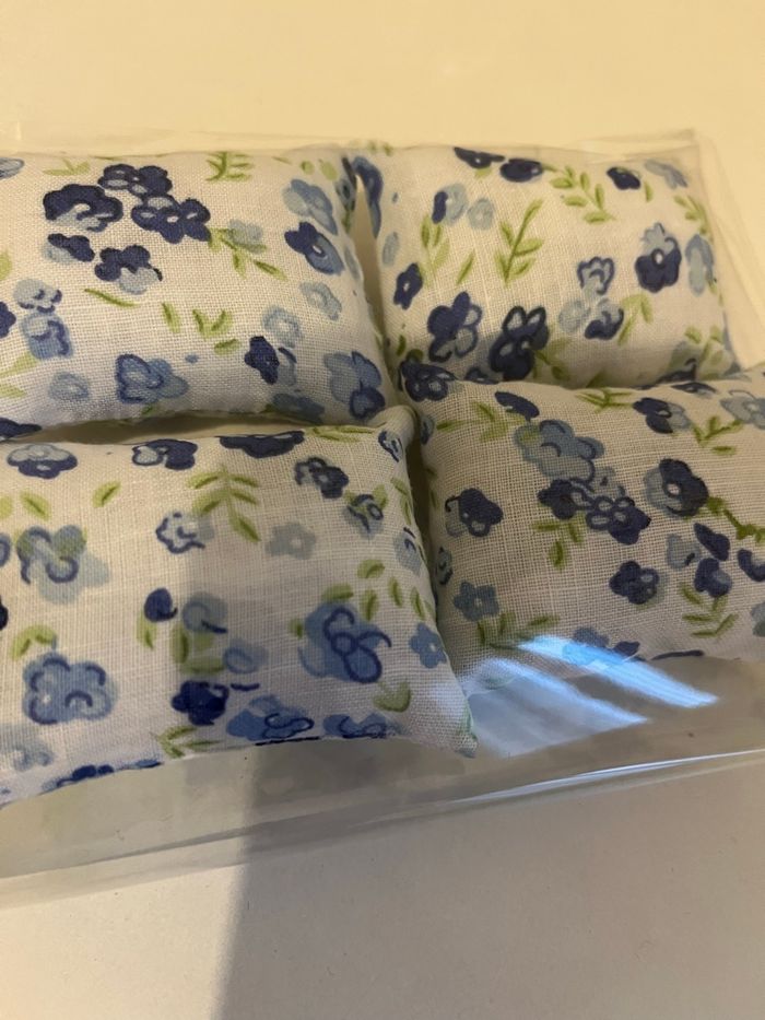 Lot 4 coussins pour barbie Neuf - photo numéro 2