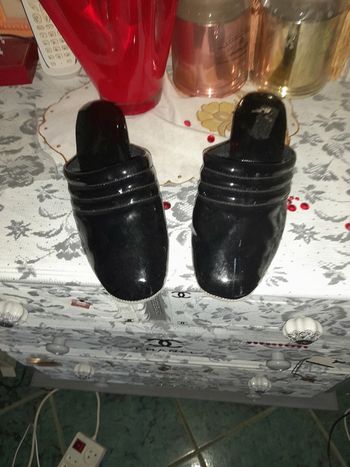 Chaussons vernis neuf