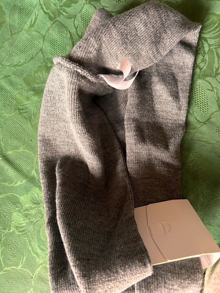 Tour de cou gris 2-4 ans neuf avec étiquette - photo numéro 2