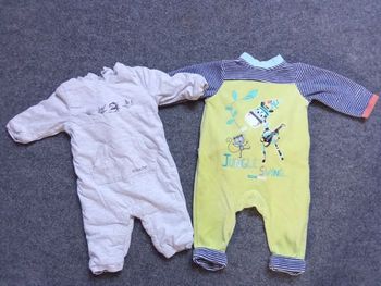 Lot 2 pyjamas  1 pièce hiver, doublé , polaire bébé garçon 3 mois, orchestra et autre, sans pied