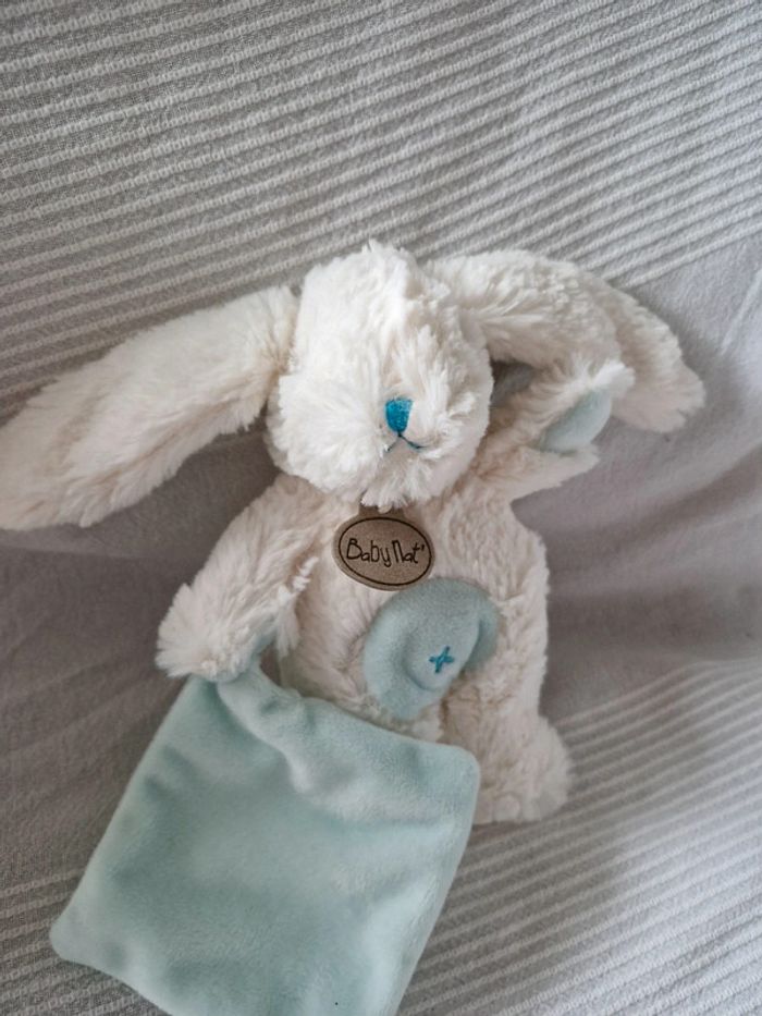 Peluche Lapin bleu avec mouchoir Babynat
