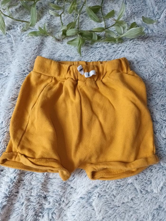Short jaune 18m