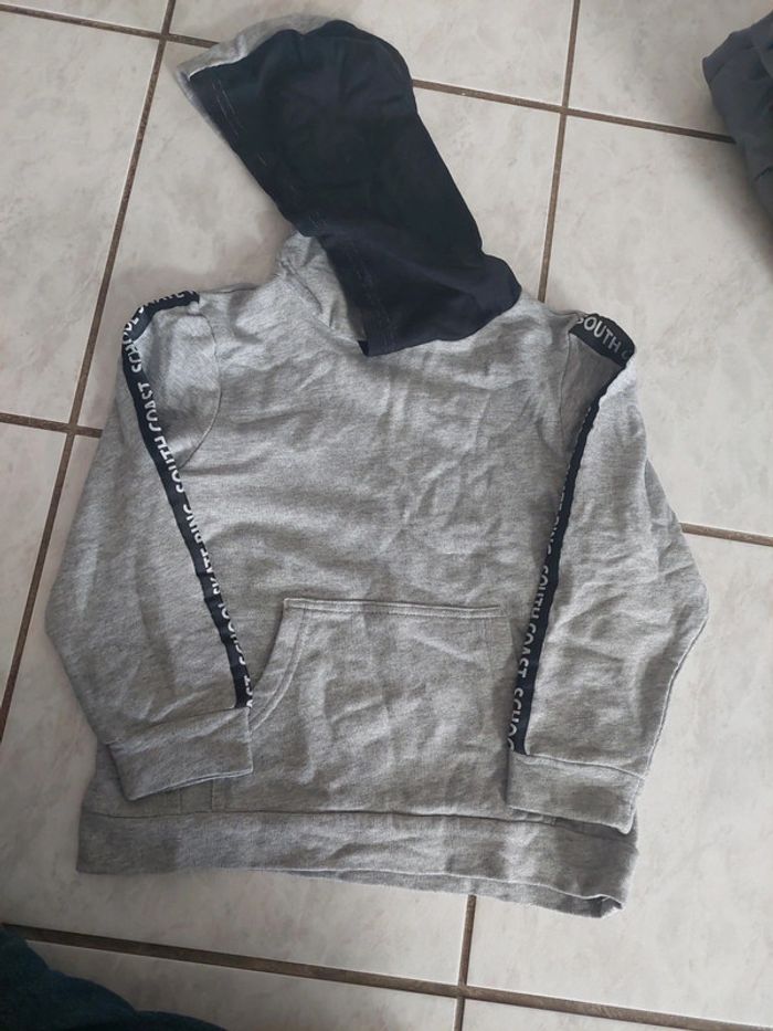 Sweat a capuche garçon 5/6 ans