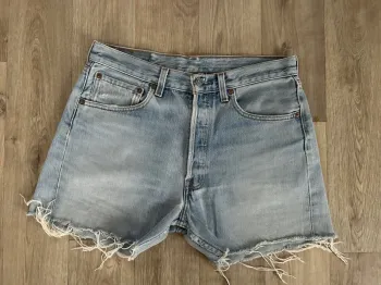 Levi ´s, short en jean bleu clair w32 taille FR40