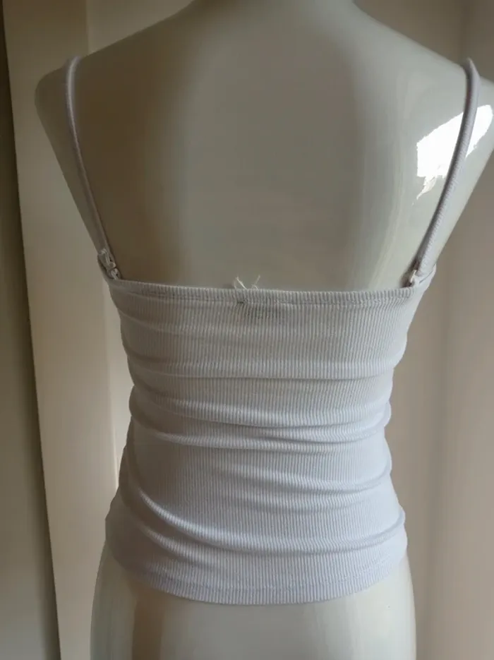 Haut court crop top avec bretelles et possible de le porter sans bretelles blanc côtelé T.S Pimkie - photo numéro 2