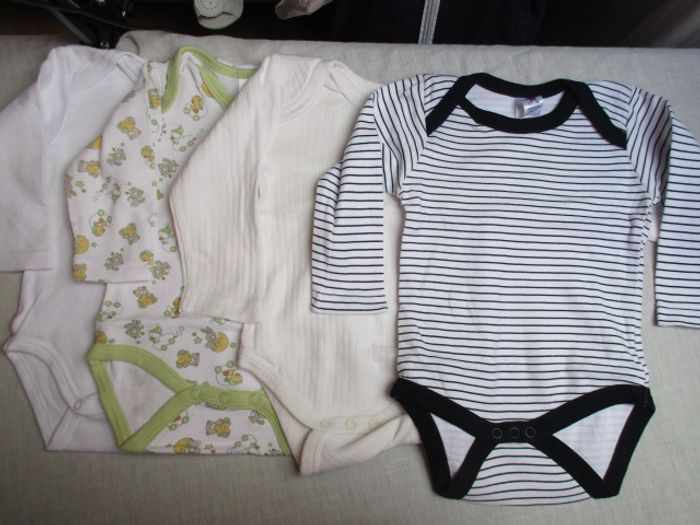 Lot de 4 body, 6 mois