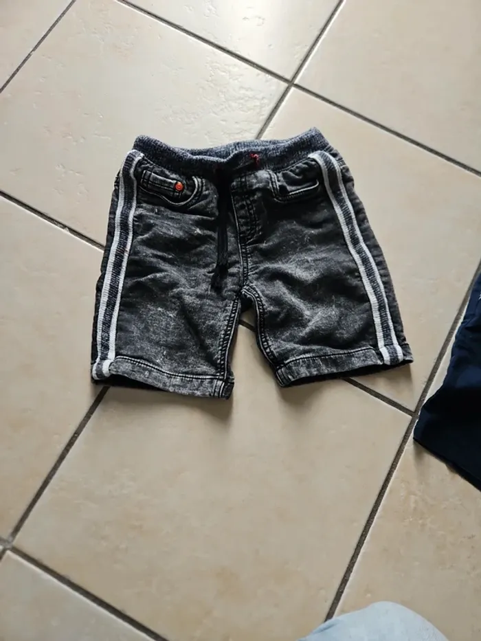 Lot de 3 shorts taille 5 ans - photo numéro 2