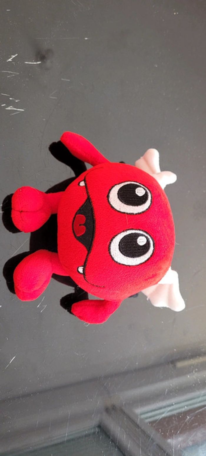 Peluche prizee + autocollants