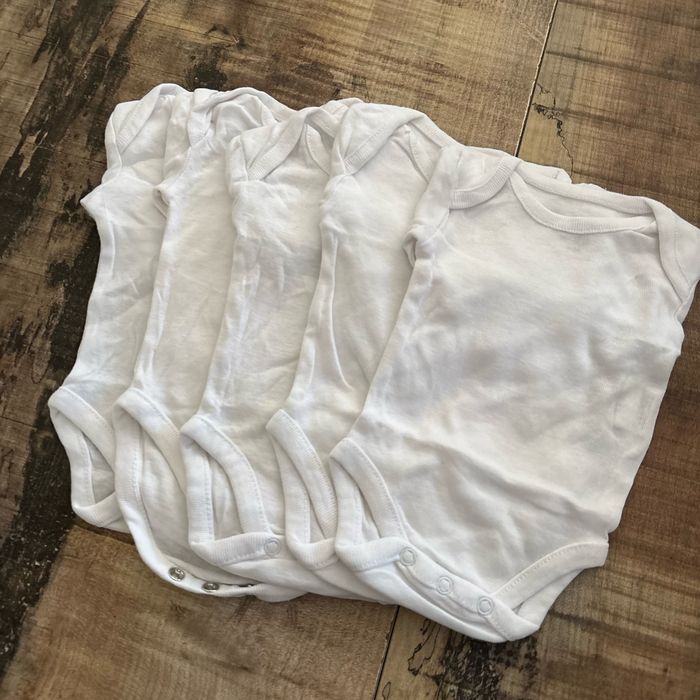 Bodies naissance blancs