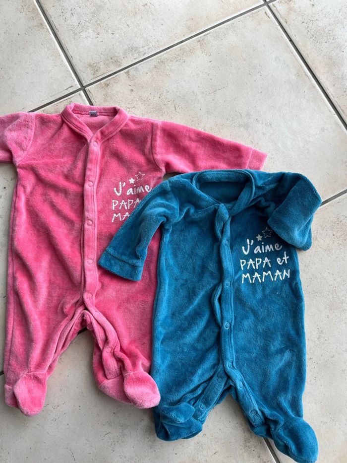 2 pyjamas
