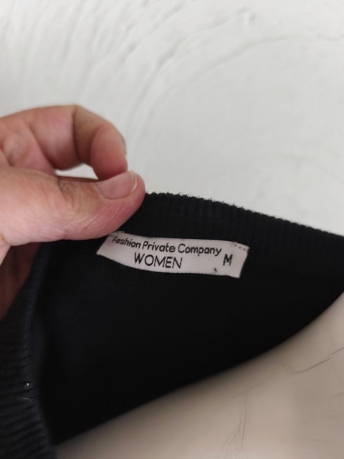 Pull noire - photo numéro 3