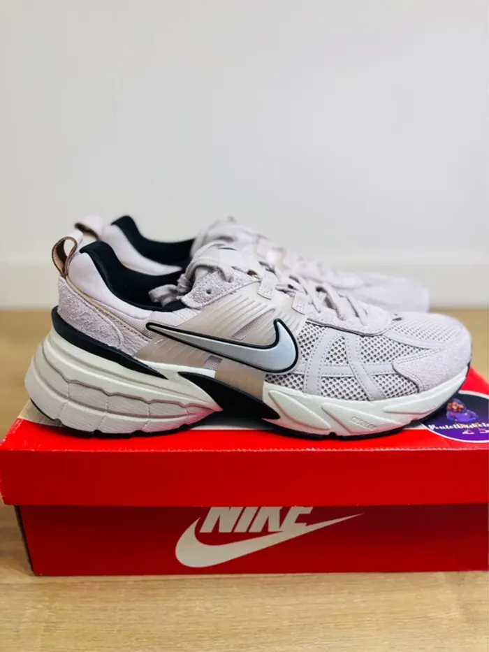 Nike V2K run Platinum Violet Chrome Taille 45.5 - photo numéro 2
