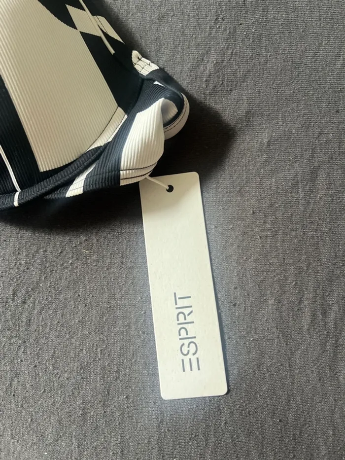 Haut maillot de bain neuf - photo numéro 2