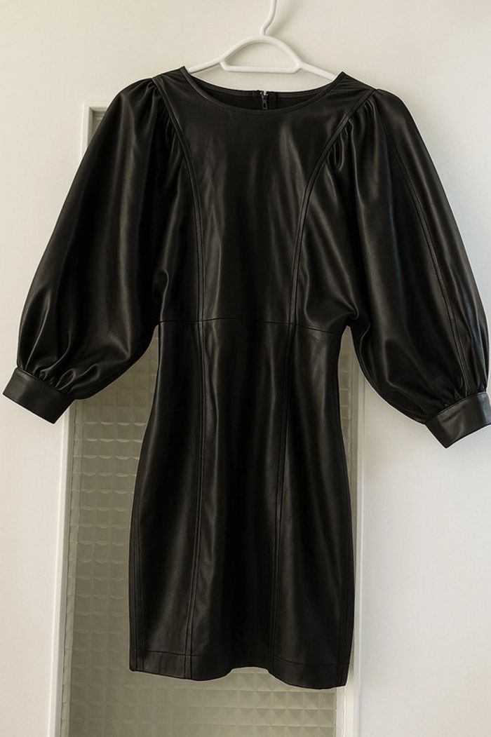 Robe en similicuir