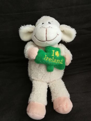 Peluche doudou Mouton blanc trèfle I love Ireland Carolls