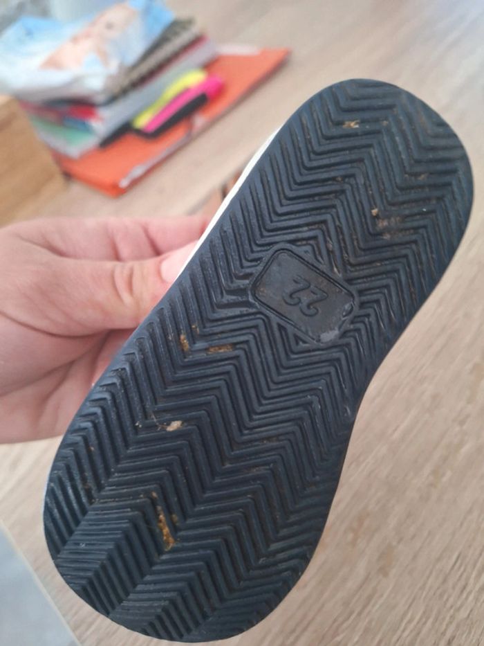 Chaussure garçon taille 22 - photo numéro 3