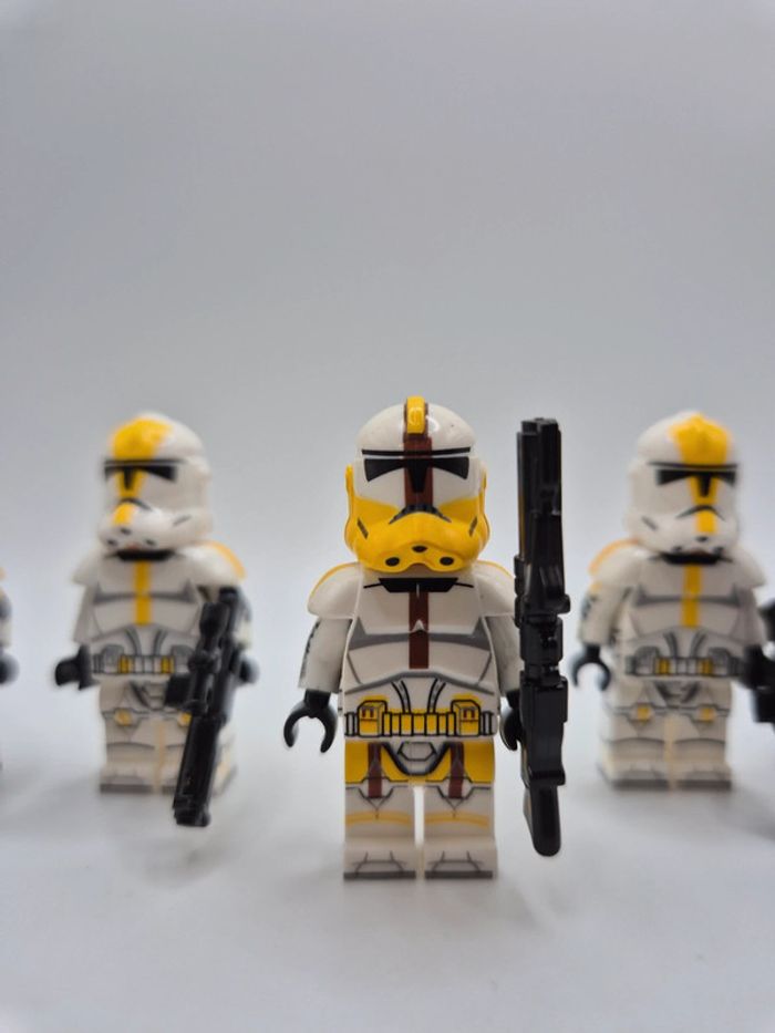 Figurines type lego Commandant clone Bly avec 4 clones de la 327ème star wars - photo numéro 2